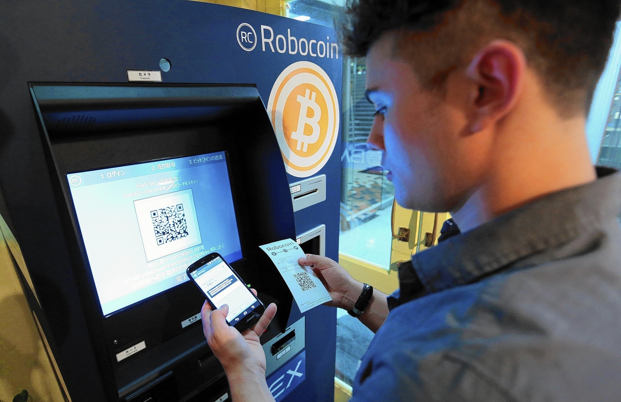 Robocoin demonstrate Bitcoin ATM usage At The Pink Cow Restaurant