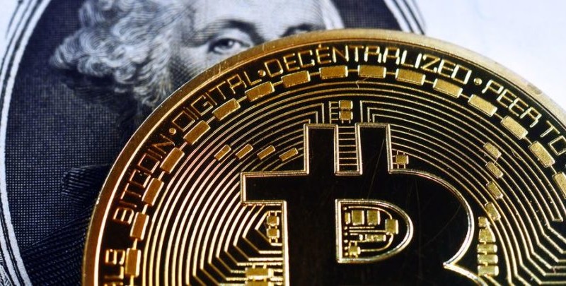 Bitcoin-and-banks-810x405